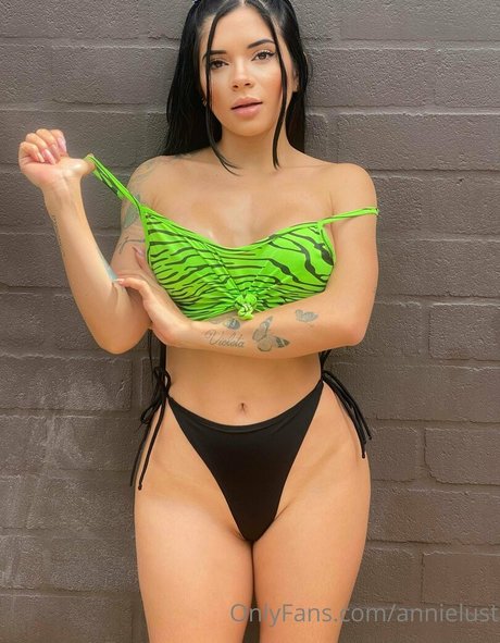 Annielust pornstar exclusive image