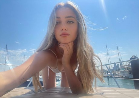 issameg hot model img