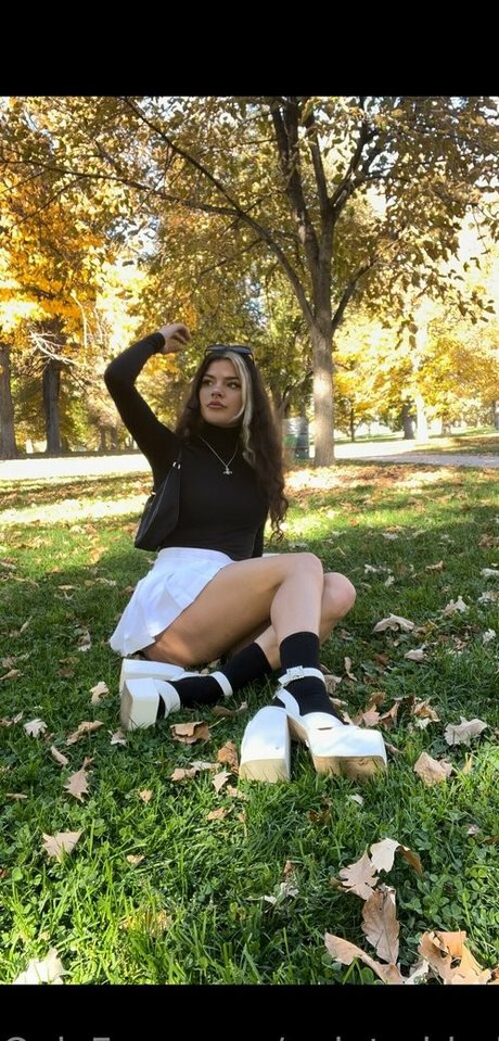 issameg model nude pictures