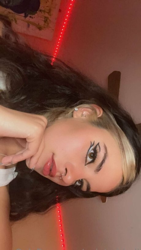 issameg nice model photo