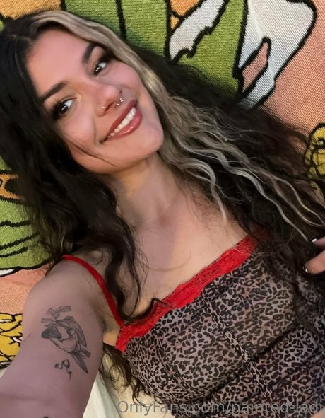 issameg sexy actress pics