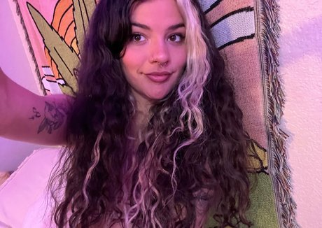 issameg actress pics