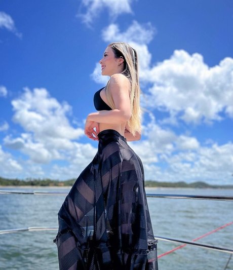 Carolina Paiva naked model img