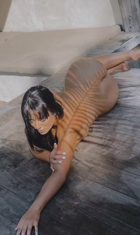 taylaxoxo naked model archive