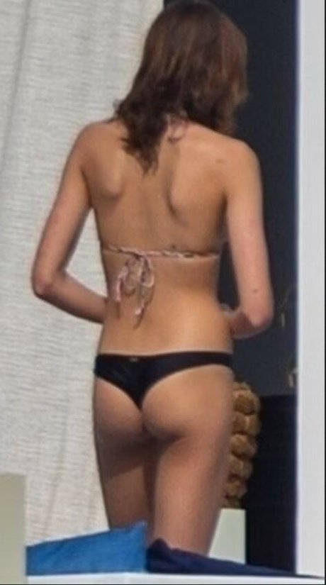 Kaia Gerber model erotic img