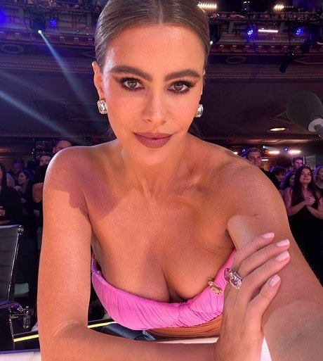 Sofia Vergara star high quality photos