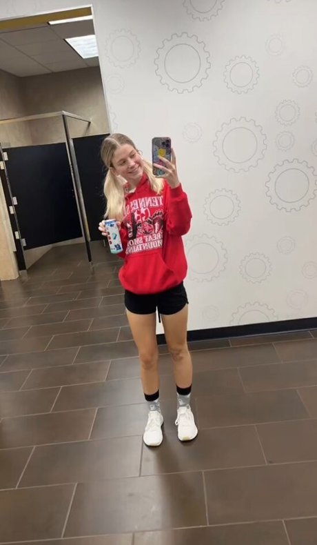 Gingiehippie top actress photo