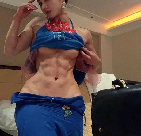 Yuan Herong naked star photos