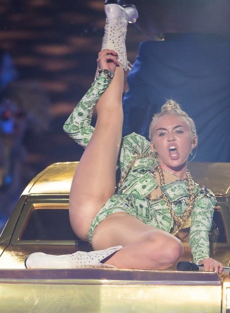 discord trans onlyfans pornographic images