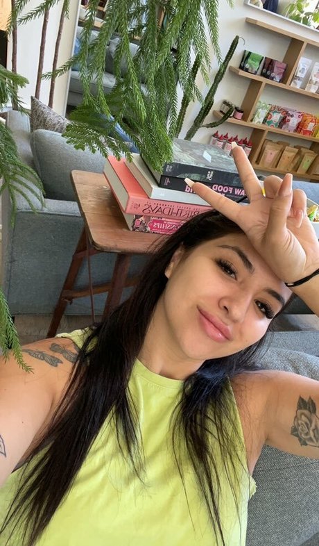 yourfutureexwifey star exclusive pic