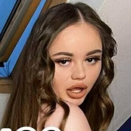 sarahmontanafree naked star pics