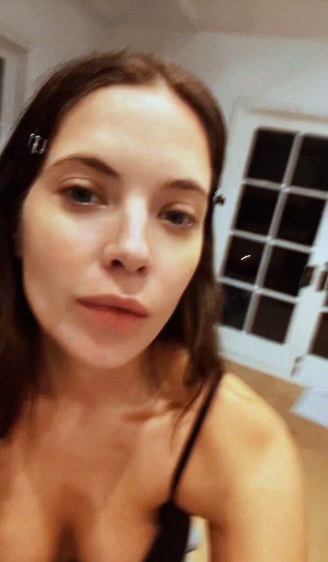 Ashley Benson beautiful model photo