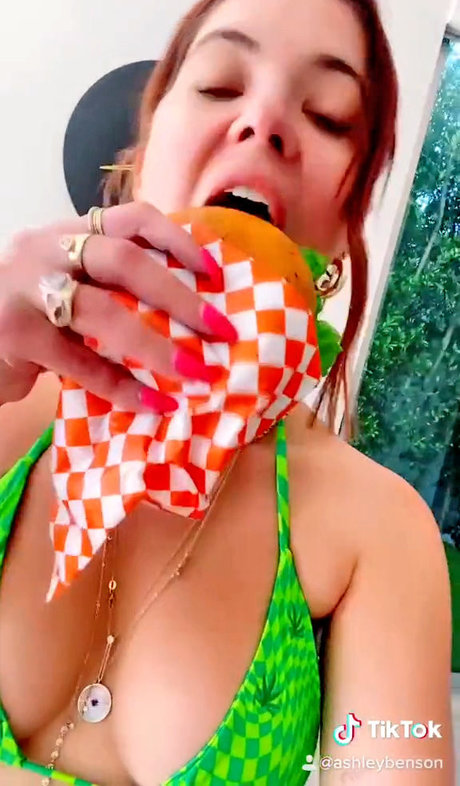 teen lesbian onlyfans sexy image