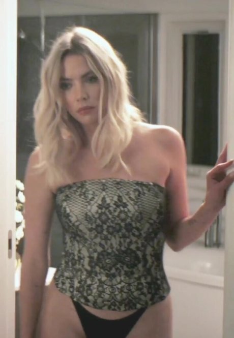 Ashley Benson model pornographic photos