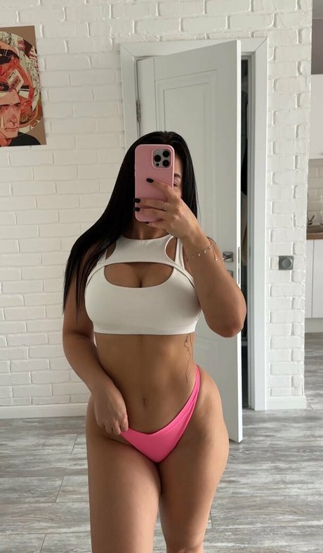 Mollyloveyou model nude picture