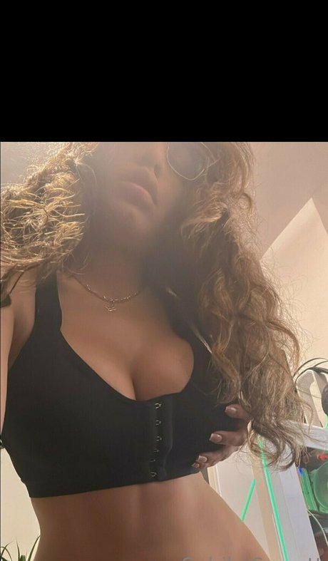 shemale handjob onlyfans naked pictures