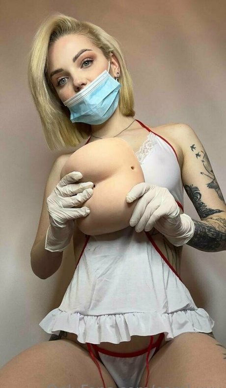 carol xxx erotic star photo