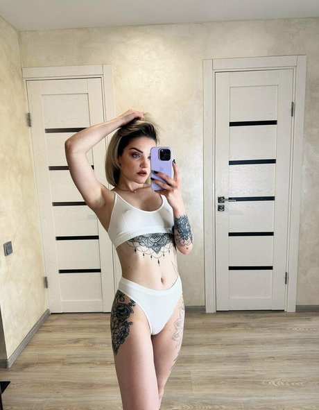 carol xxx model adult images