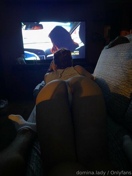 domina lady naked model pic