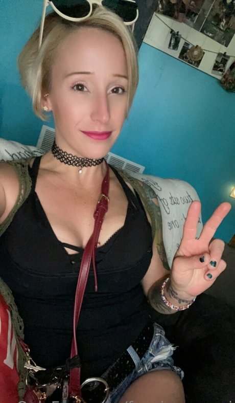 funsizesammi sexy model photo