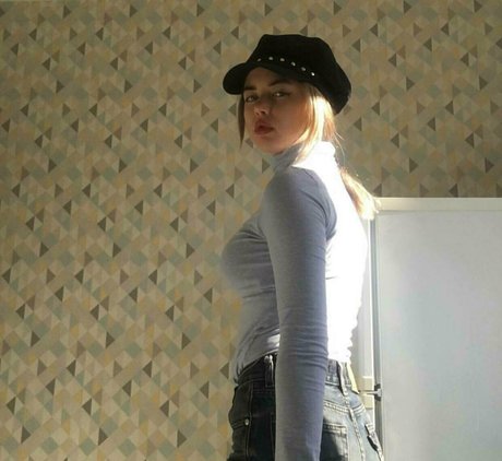 sandrateeny pornographic model images