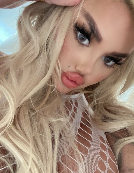 candycharms hot model images