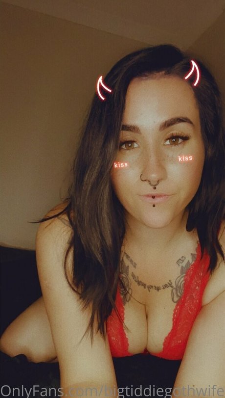 bigtiddiegothwife model perfect picture