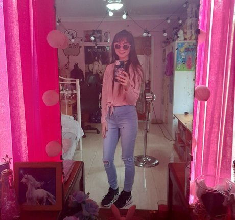 shy spice beautiful actress images