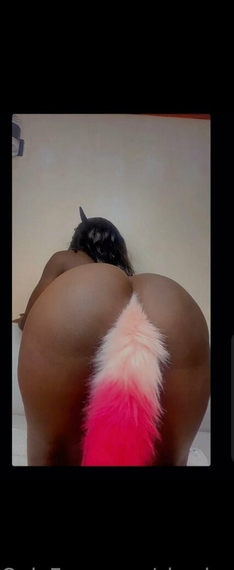 she is art0 model exclusive pictures