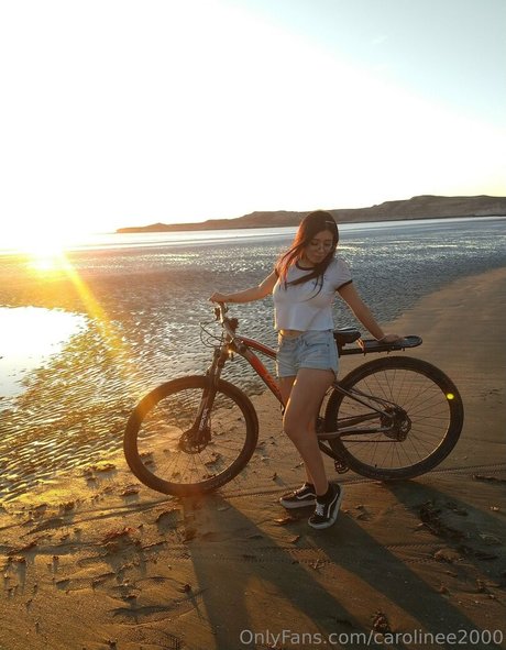 carolinee2000 porn model picture