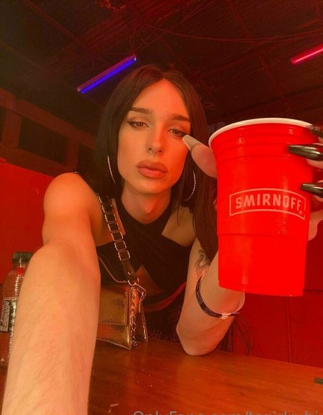 tsgirlrubi naked model picture