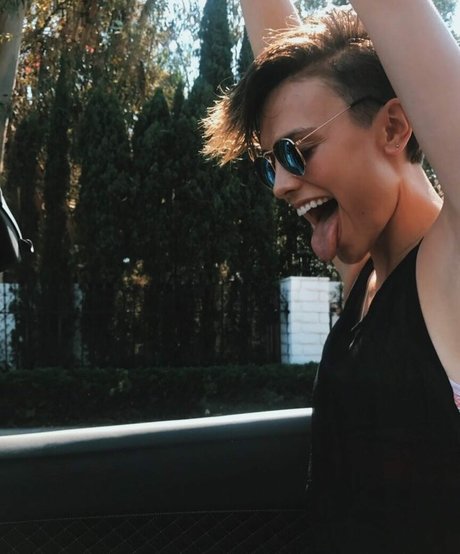 Wallis Day porn model photo