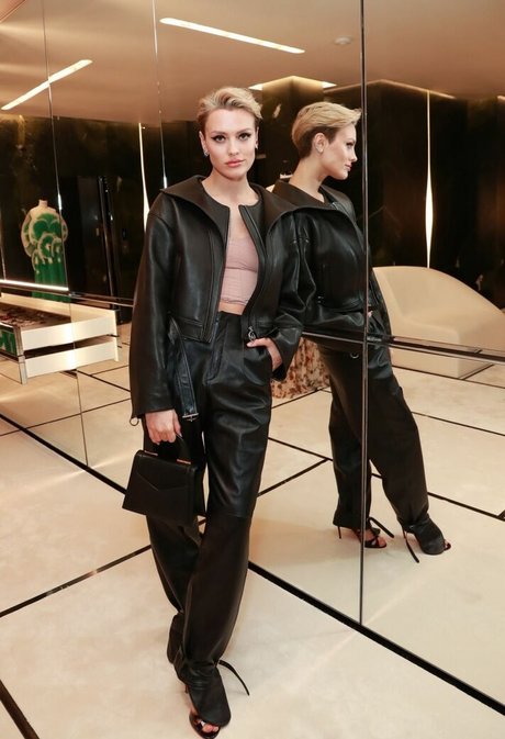 Wallis Day xxx model galleries