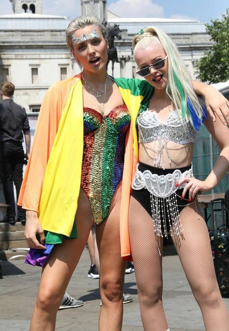 Wallis Day art model galleries