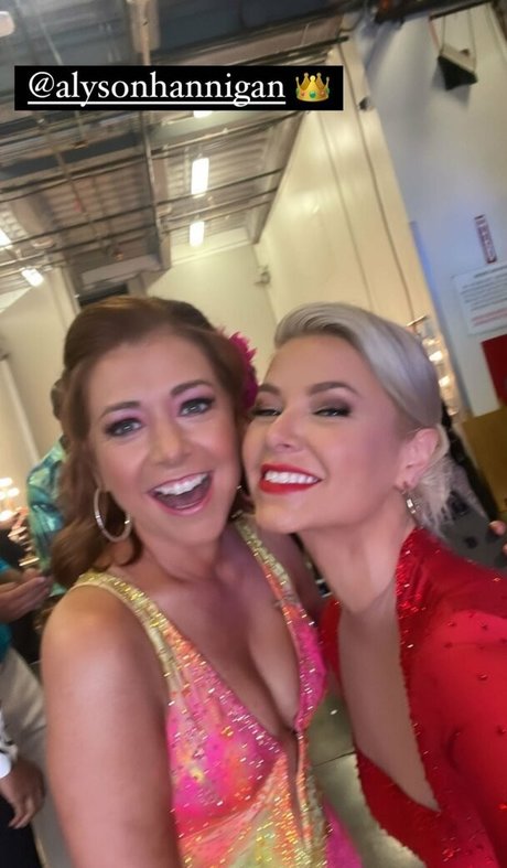 Alyson Hannigan star sexy img