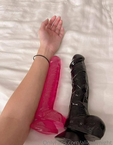 alicebynight pretty model pics