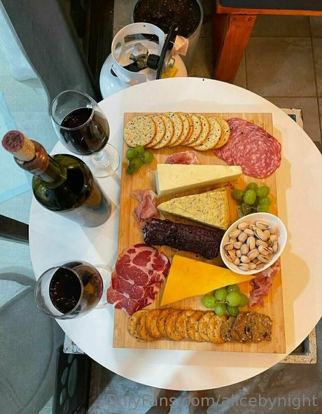 cuckold feet onlyfans pretty photo