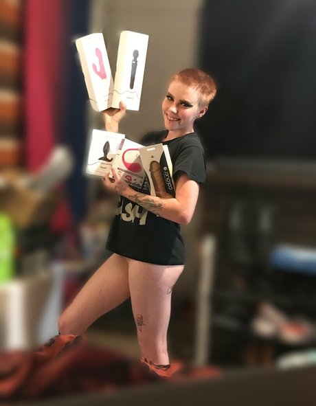 cherrywhiskeyx model adult image