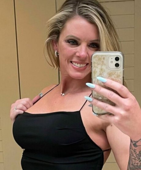 Sweet Vickie pornstar hot img