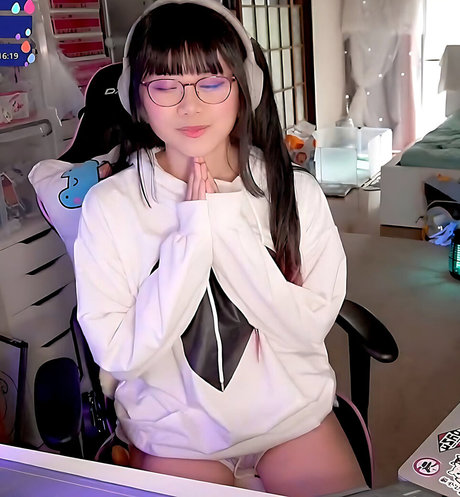 hairy teen pussy onlyfans naked gallery