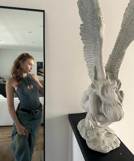 Renatarii model nudes images