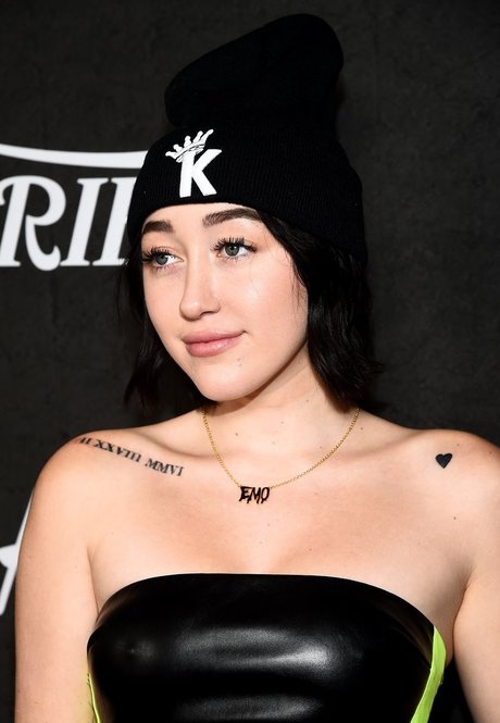 Noah Cyrus hot actress photo