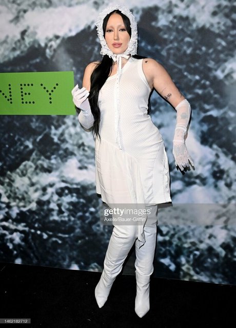 Noah Cyrus sex pornstar image