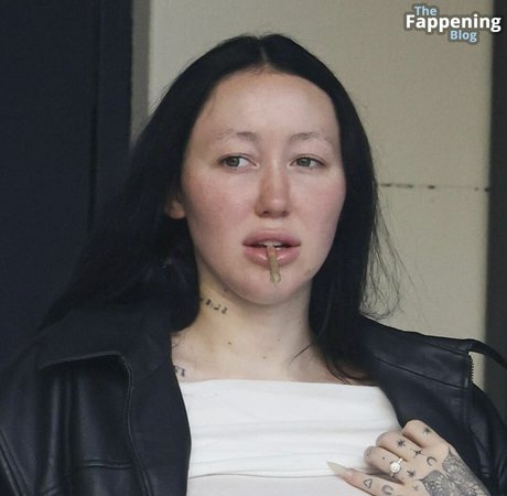 Noah Cyrus star high quality pic