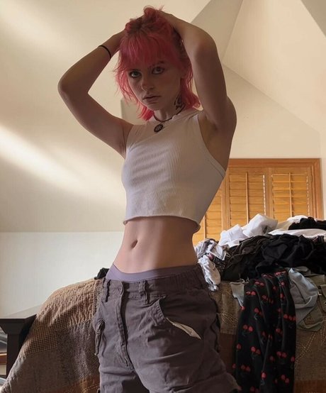 Hadley Nelson naked star img