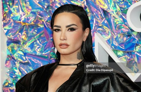 Demi Lovato pornographic model photo