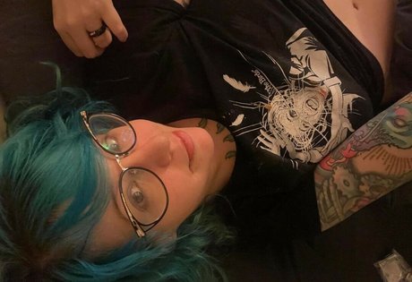 PushingUpRoses pornstar art pictures