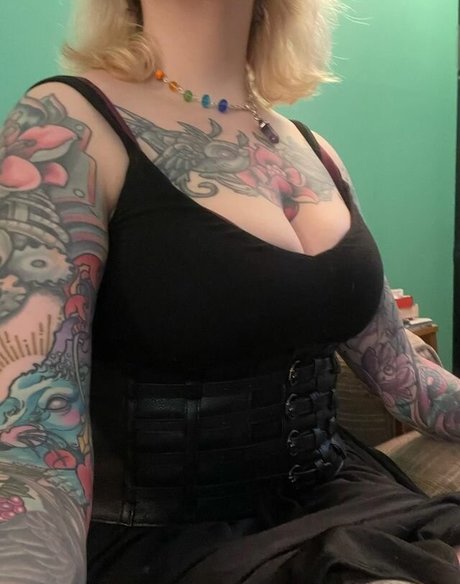 PushingUpRoses beautiful actress picture