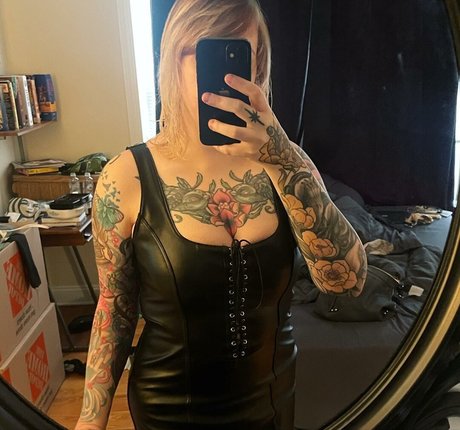 PushingUpRoses porn star pics