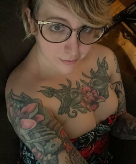 PushingUpRoses naked model picture